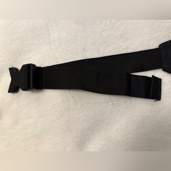 Black & White Nike Heritage Waistpack - Picture 8 of 9